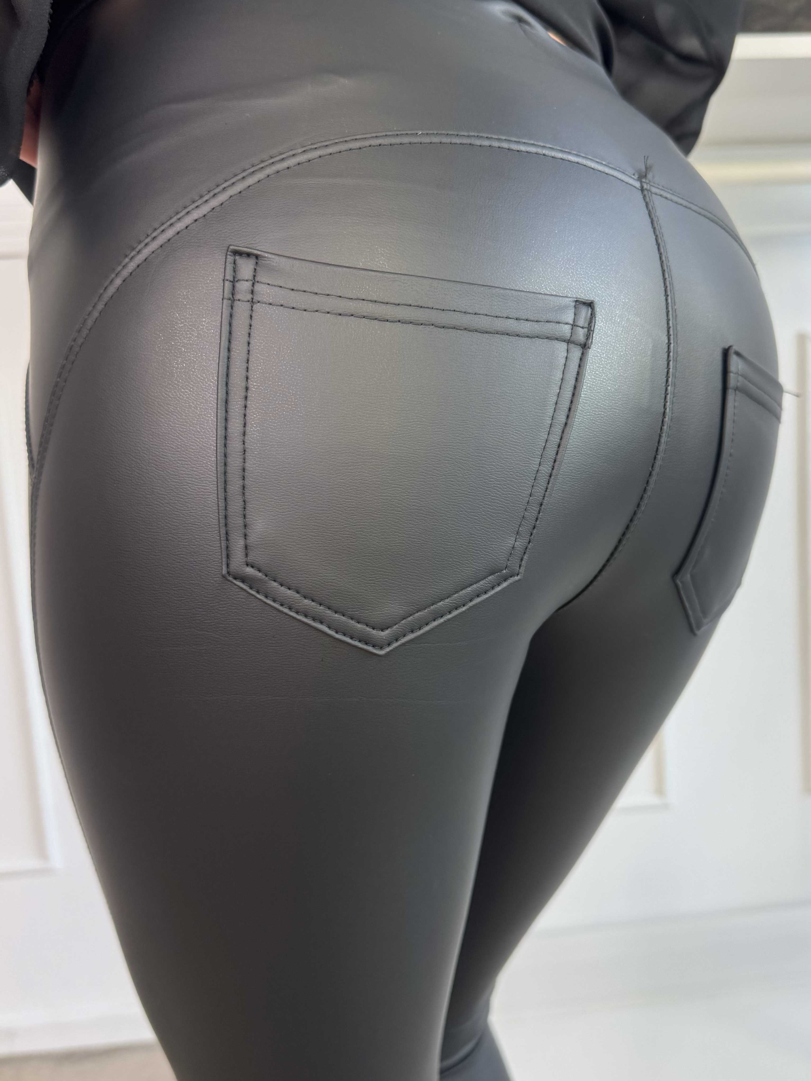 Ramla - Elastiske leggings i læderlook